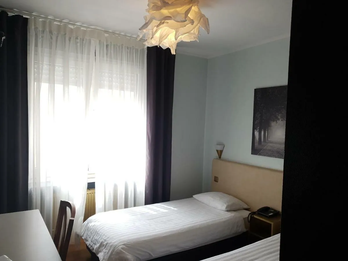 Yasha Hotel Люксембург